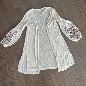 Spring mid length sweater with bell sleeves embroidery - Small